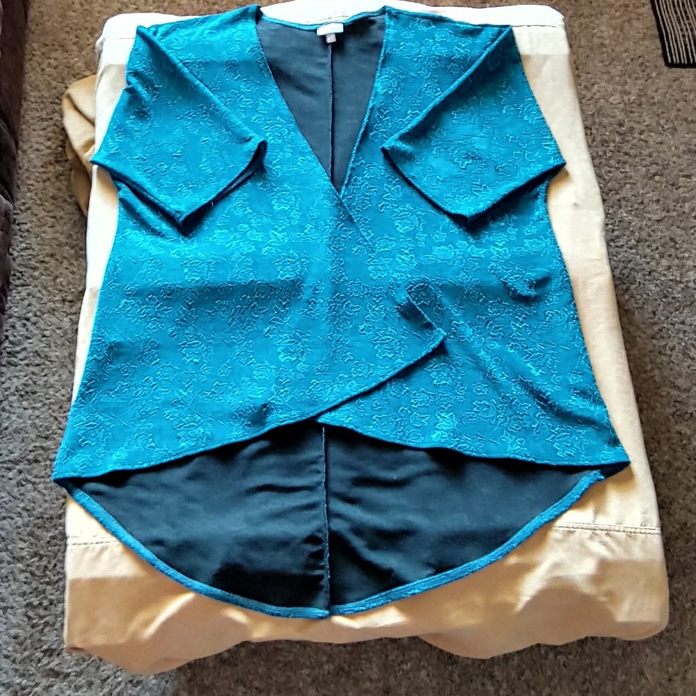 Small Elegant Lindsay